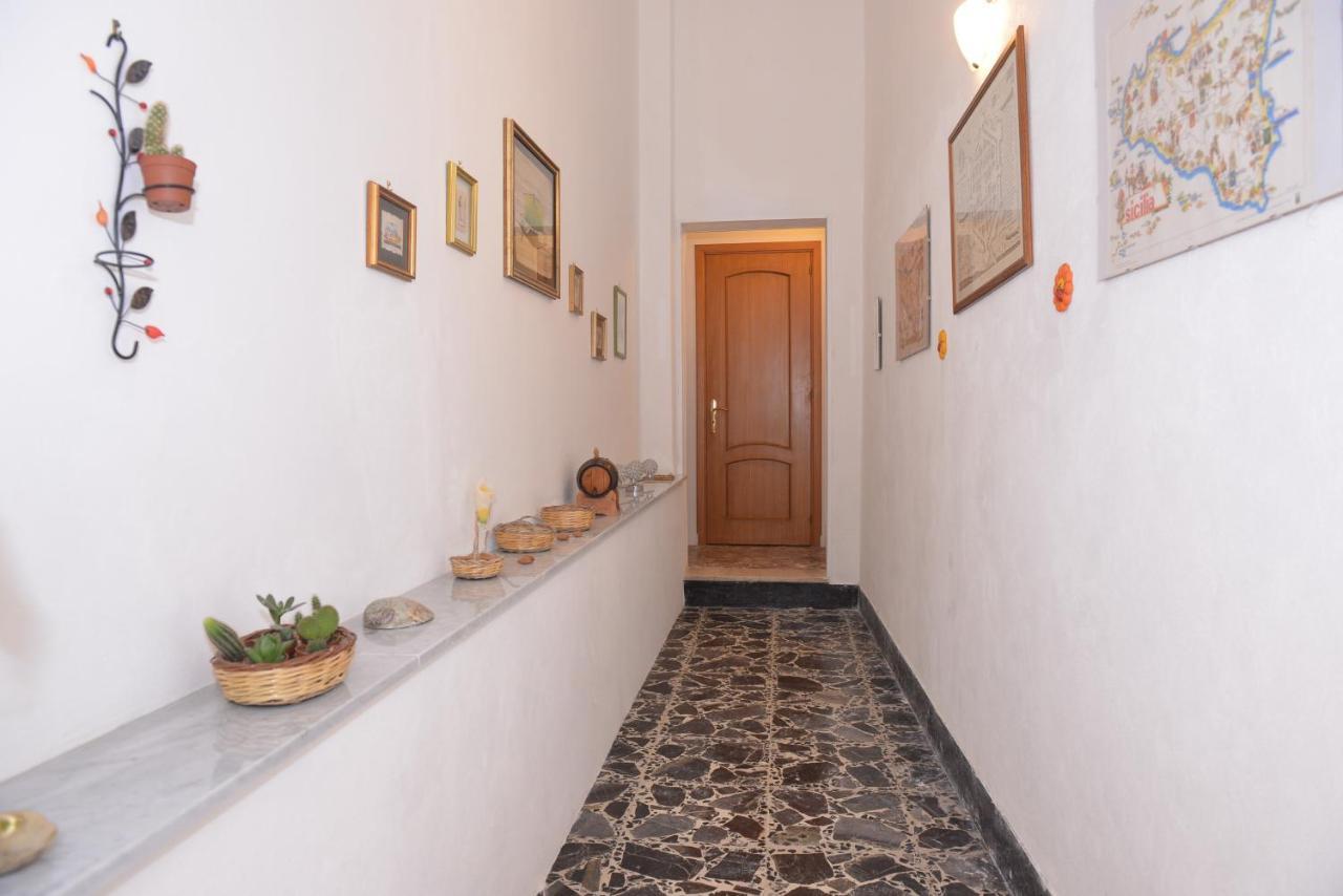 Appartamento la finestra sul cortile da Alberto Avola Esterno foto